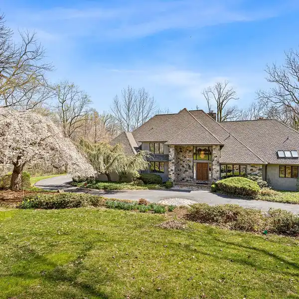 CUSTOM STONE CONTEMPORARY ON 2.5 ACRES