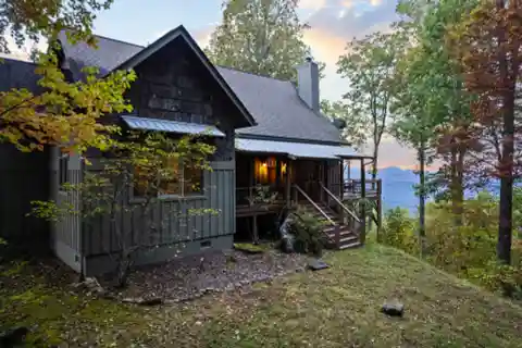 Exquisite Rustic Style Private Scenic Mountain Retreat