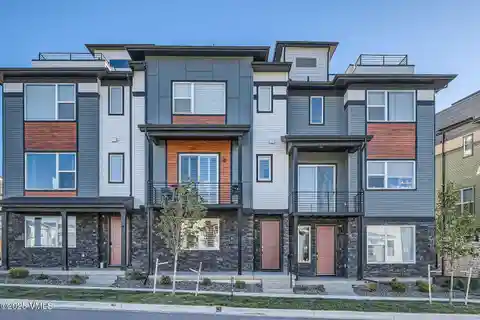 Luxury Turnkey Townhome Minutes from Boulder