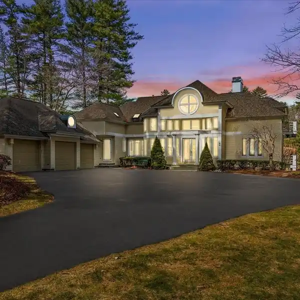 LUXURY AND LEISURE ON THE GREEN