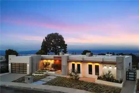 Exquisite Modern Contemporary with Breathtaking Views