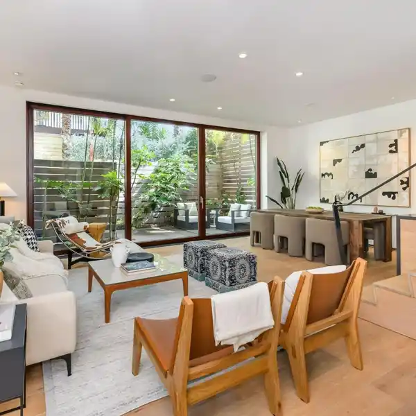 SPECIAL LUXURY TOWNHOUSE STYLE RESIDENCE