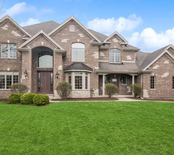 REFINED LIVING IN PRESTIGIOUS WHISPERING CREEK