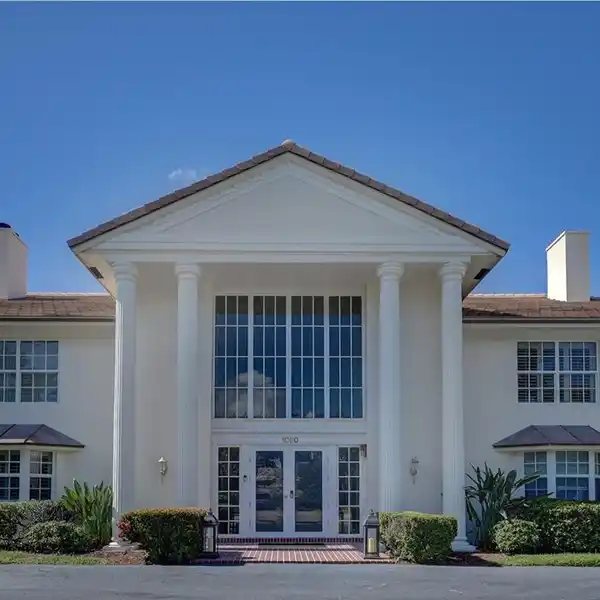 STUNNING PENTHOUSE THAT SPANS THE ENTIRE TOP FLOOR