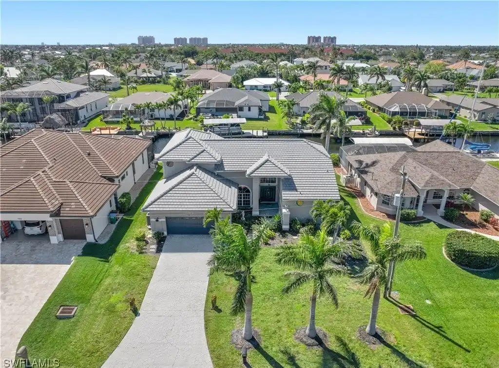 Exceptional Home on a Deep Sailboat-access Canal