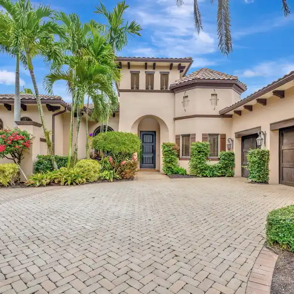 LUXURY LIVING IN SOUGHT-AFTER TALAVERA