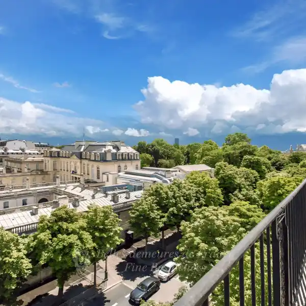 EXCEPTIONAL DUPLEX APARTMENT ON THE TOP TWO FLOORS