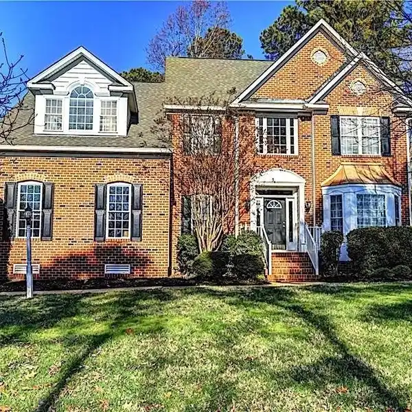 EXPANSIVE HOME IN THE VIBRANT TWIN HICKORY COMMUNITY