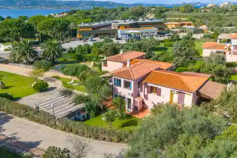 Lovely Five Bedroom Villa