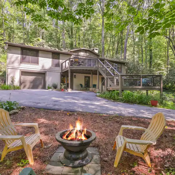 A DIAMOND IN MIRROR LAKE