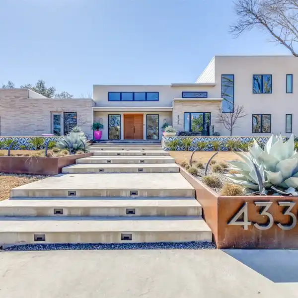 BREATHTAKING MODERN MASTERPIECE