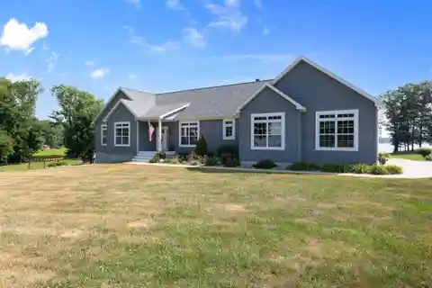 Spacious Home on Beautiful Hudson Lake