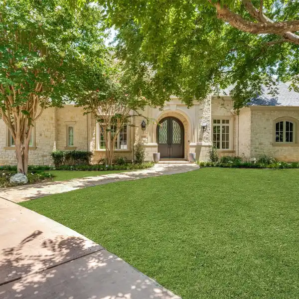 MAGNIFICENT DALLAS LUXURY HOME