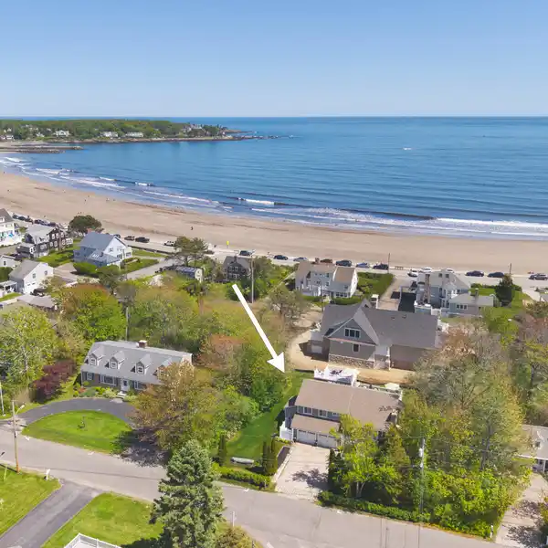 BEAUTIFULLY RENOVATED BEACH RETREAT