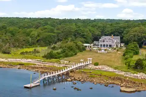 Stunning Oceanfront Retreat