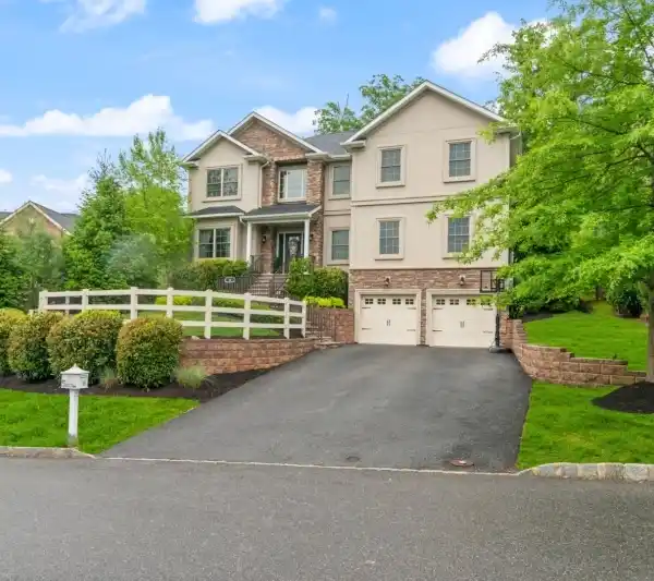 LOVELY HOME ON LUSH PROPERTY
