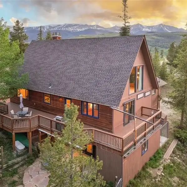 QUINTESSENTIAL BRECKENRIDGE SCENIC RETREAT