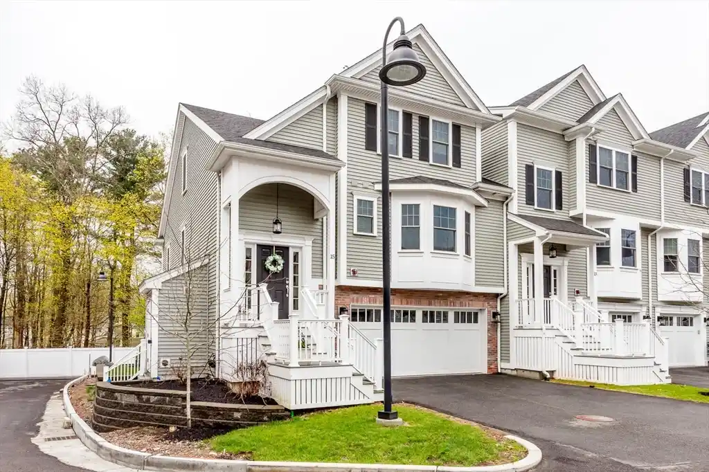 Spacious End-unit Townhome