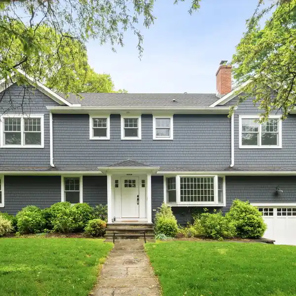 COASTAL COLONIAL IN PRIME ROWAYTON LOCATION