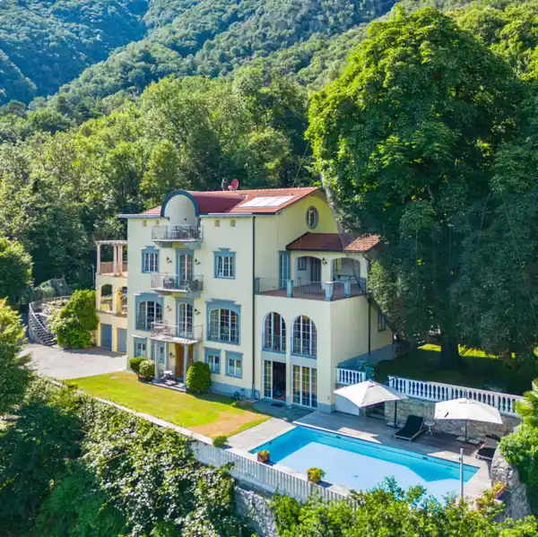 SPACIOUS VILLA WITH POOL AND GUEST HOUSE