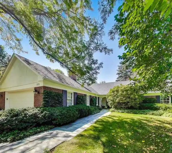 CALIFORNIA-CASUAL LIVING IN GLENCOE