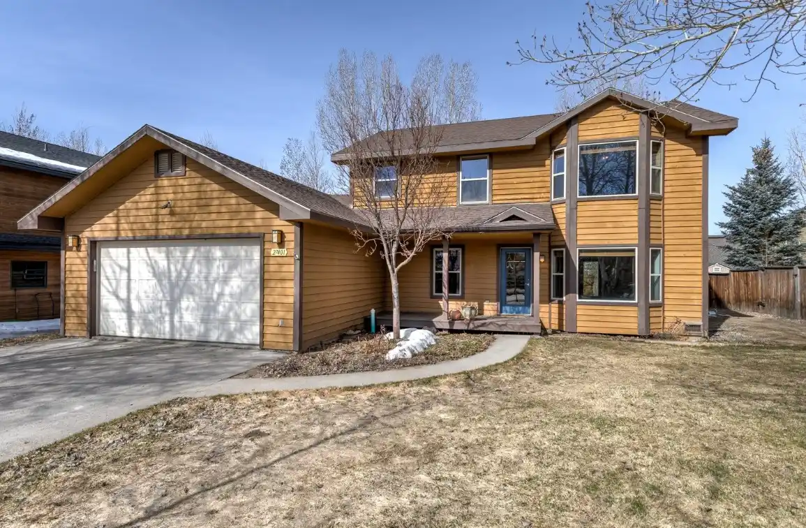 Beautifully Updated Home in Heritage Park