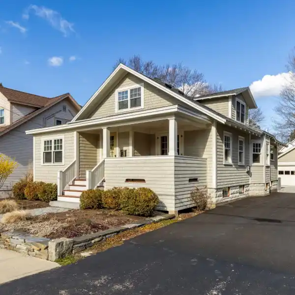 BEAUTIFULLY RESTORED BUNGALOW
