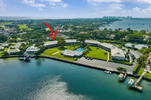 Charming Lake House Suite