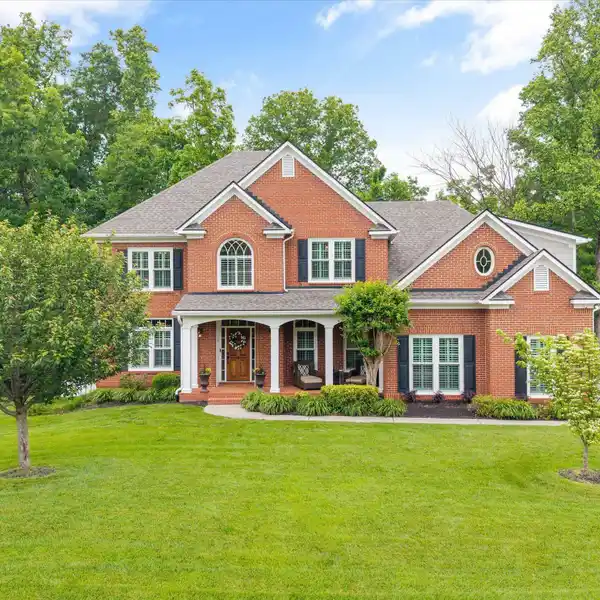 BEAUTIFUL HOME IN SOUGHT-AFTER WEATHERLY HILLS