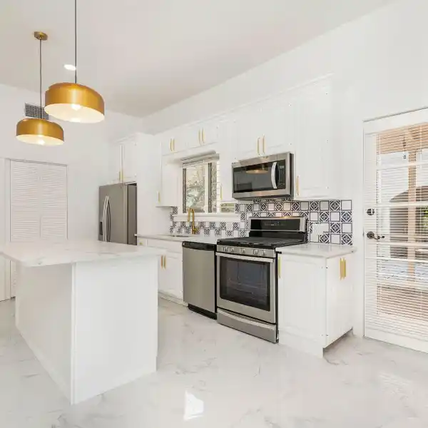 RUGBY ROAD BEAUTY MINUTES TO PALM BEACH ISLAND