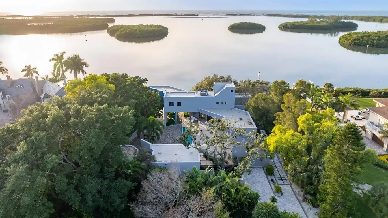 An Oasis That Brings the Outside In