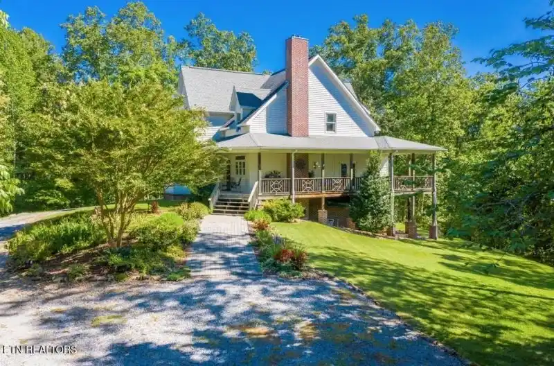 Charming Cottage Beauty on 20 Private Acres