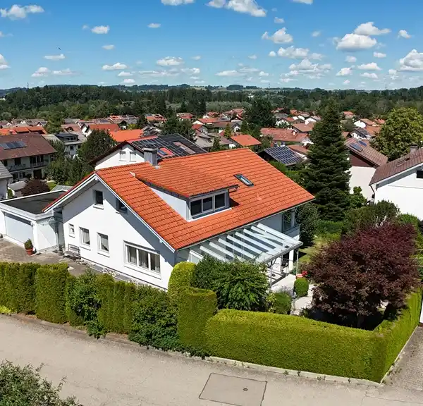 A PLACE TO ARRIVE DETACHED HOUSE WITH VISION AND HEART