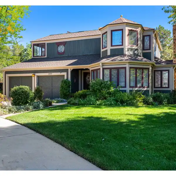CHARMING HOME IN GUNBARREL GREENS