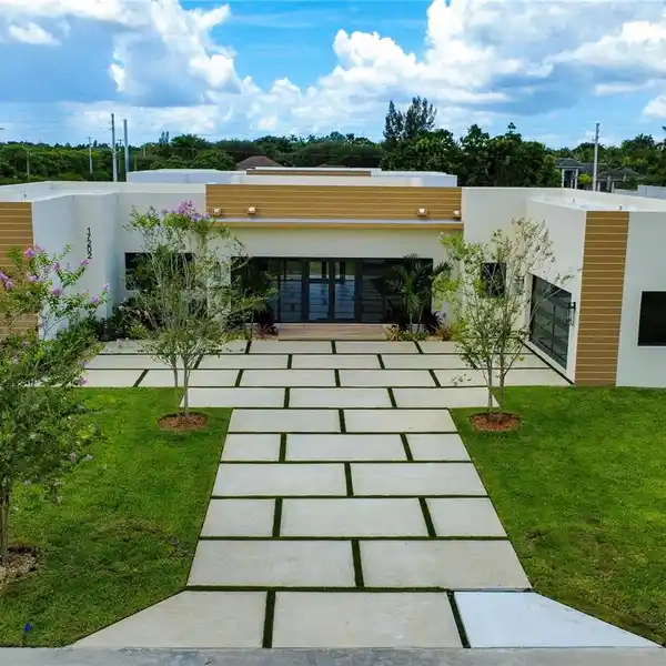 MODERN LUXURY NEW CONSTRUCTION