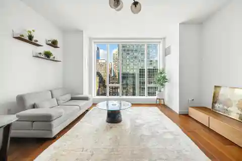 Spectacular Residence at One West End