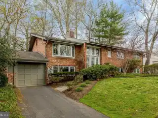 Beautifully Maintained Home in Sought-after Chesterbrook Woods