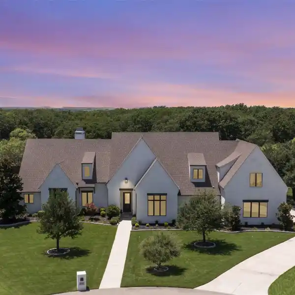 EXQUISITE HOME IN GUARDED AND GATED COMMUNITY