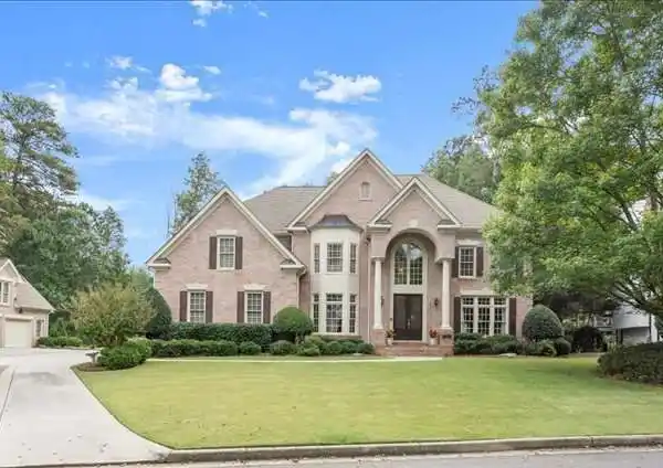 STUNNING ESTATE ON PRIVATE CUL-DE-SAC LOT IN SEVEN OAKS