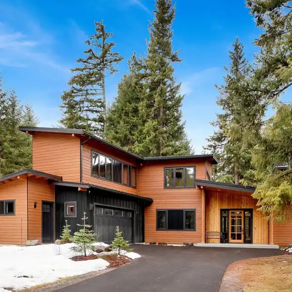 LIGHT-FILLED HOME WITH EFFORTLESS STYLE