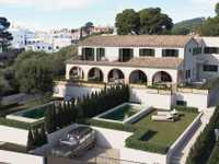 PRECIOSA VILLA CON PISCINA JUNTO AL MAR
