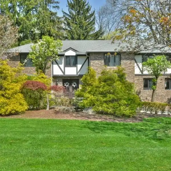 ELEGANT AND CHARMING CENTER HALL COLONIAL