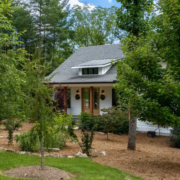 EXTRAORDINARY HOME IN EXCLUSIVE WATERS EDGE AT BILTMORE LAKE