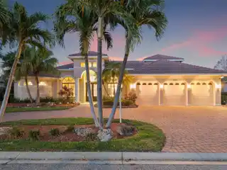 Exceptional Residence in Prestigious Lakewood Ranch Country Club