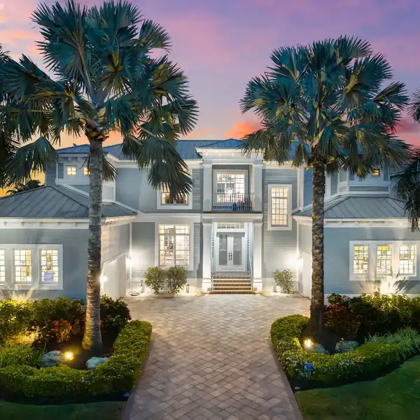 EXPANSIVE LONGBOAT KEY WATERFRONT ESTATE