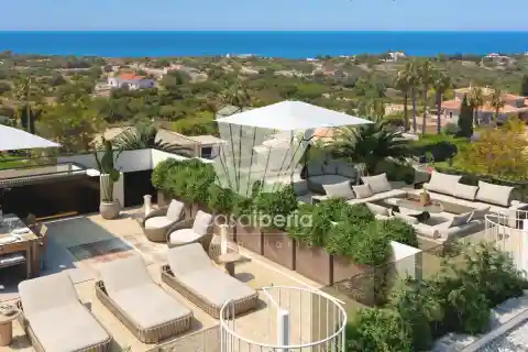 New Luxury Apartment in Quinta Heights