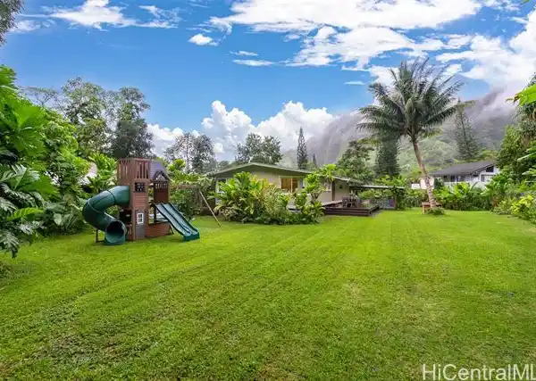 COZY HOME OFFERING A TRULY TRANQUIL ESCAPE FROM CITY LIFE