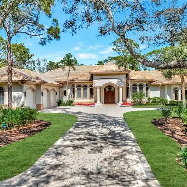 PRIVATE SANCTUARY SURROUNDED BY A NATURE PRESERVE