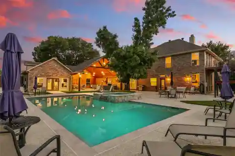 Private Peninsula Paradise Near Lake Lewisville