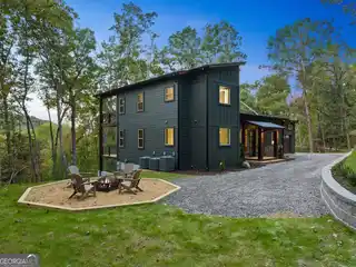 Stunning Mountain Modern with Year-Round Views